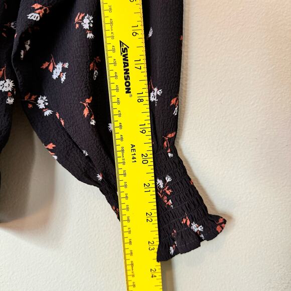 Madewell Top Women XS Black Tossed Floral Smock Neck Crinkled Long Sleeves - Picture 12 of 14